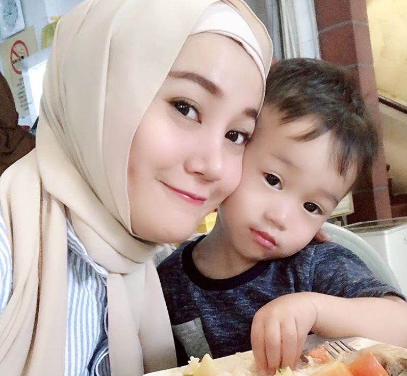 Yana Samsudin Nak Berurut, Netizen Terhibur Gelagat Mateen Potong Turn. Tak Nangis, Siap Tukar Posisi Lagi 9 Yana Samsudin Nak Berurut, Netizen Terhibur Gelagat Mateen Potong Turn. Tak Nangis, Siap Tukar Posisi Lagi