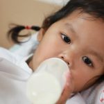 ajar-anak-minum-susu