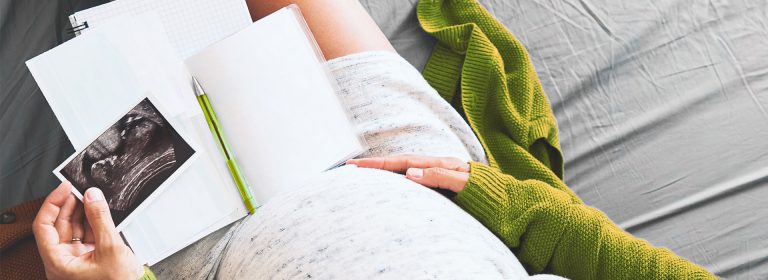Spotting Awal Kehamilan Tanda Bahaya Atau Normal? Ini Penjelasan Penting Untuk Ibu! 9 Spotting Awal Kehamilan Tanda Bahaya Atau Normal? Ini Penjelasan Penting Untuk Ibu!