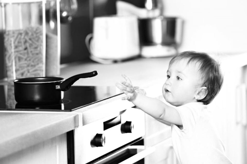 Anak Senyap-Senyap Masuk Dapur, Tak Sedar Banyak Bahayanya, Mak Ayah Jangan Leka! 7 Anak Senyap-Senyap Masuk Dapur, Tak Sedar Banyak Bahayanya, Mak Ayah Jangan Leka!