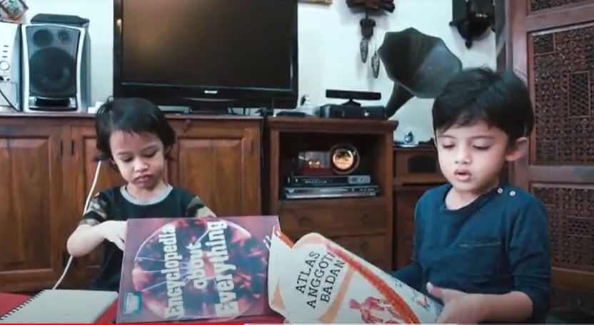 Baru Berusia 4 Tahun Sudah Boleh Membaca, Bijaknya. Si Genius Ali Kongsi Cerita Di Pa&Ma TV 25 Baru Berusia 4 Tahun Sudah Boleh Membaca, Bijaknya. Si Genius Ali Kongsi Cerita Di Pa&Ma TV