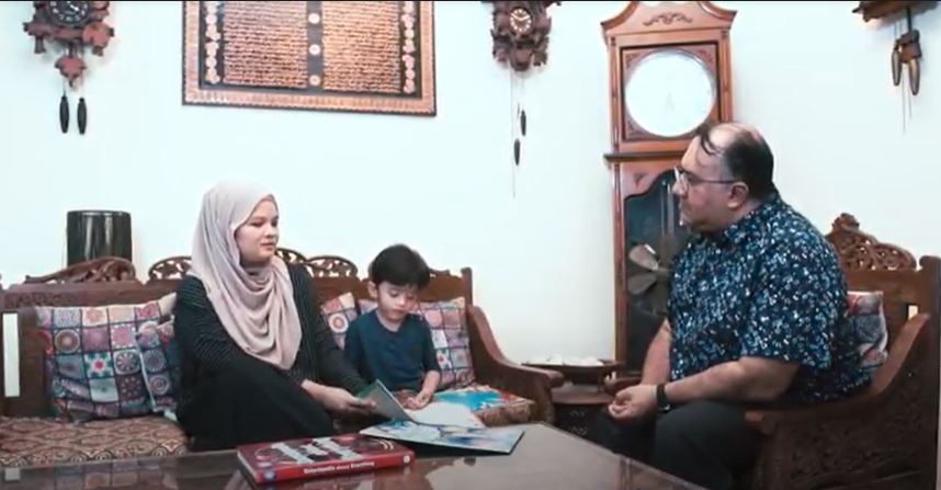 Baru Berusia 4 Tahun Sudah Boleh Membaca, Bijaknya. Si Genius Ali Kongsi Cerita Di Pa&Ma TV 22 Baru Berusia 4 Tahun Sudah Boleh Membaca, Bijaknya. Si Genius Ali Kongsi Cerita Di Pa&Ma TV