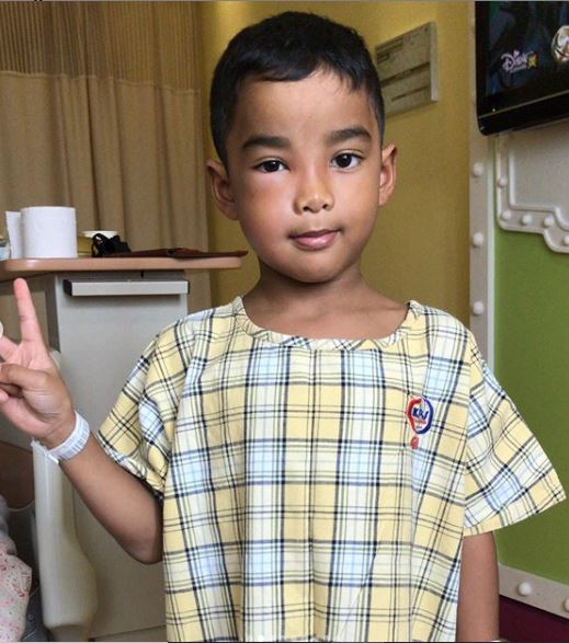Penangan Gigi Susu, Muka Anak Tini Ariffin Bengkak Teruk, Terpaksa Jalani Pembedahan! 8 Penangan Gigi Susu, Muka Anak Tini Ariffin Bengkak Teruk, Terpaksa Jalani Pembedahan!