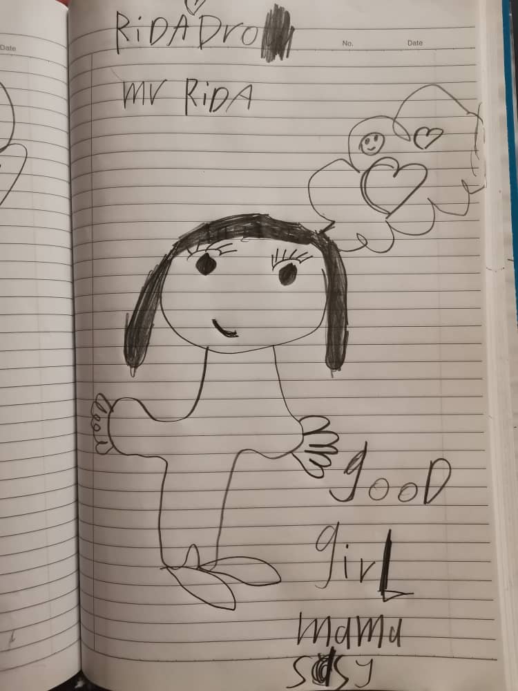 Melukis Altenatif Main Gajet, Bantu Otak Anak Aktif Bila Bereksperimen Dengan Garisan & Warna!