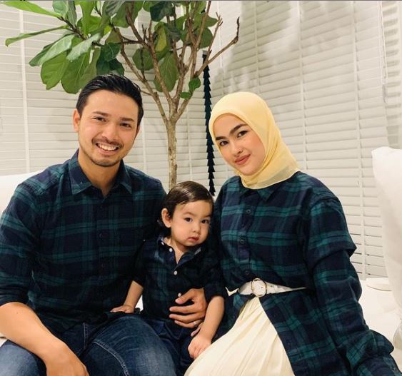 Dah Pandai Berjalan & Suka Makan Buah, Elfira Loy Kongsi Video Momen Anak Di Usia Setahun! 18 Dah Pandai Berjalan & Suka Makan Buah, Elfira Loy Kongsi Video Momen Anak Di Usia Setahun!