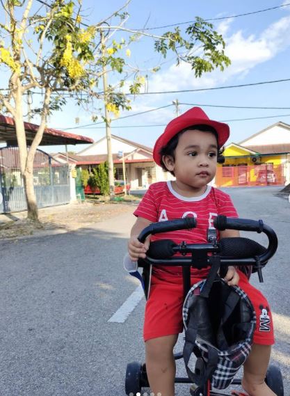 “Tak Cukup Whiteboard, Conteng Lantai Pulak” Anak Arwah Abam Makin Kreatif, Wargamaya Doa Bakal Jadi Arkitek!
