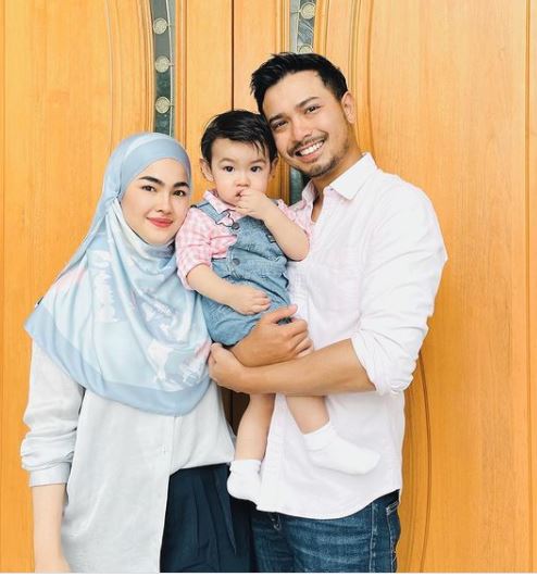 Dah Pandai Berjalan & Suka Makan Buah, Elfira Loy Kongsi Video Momen Anak Di Usia Setahun! 12 Dah Pandai Berjalan & Suka Makan Buah, Elfira Loy Kongsi Video Momen Anak Di Usia Setahun!