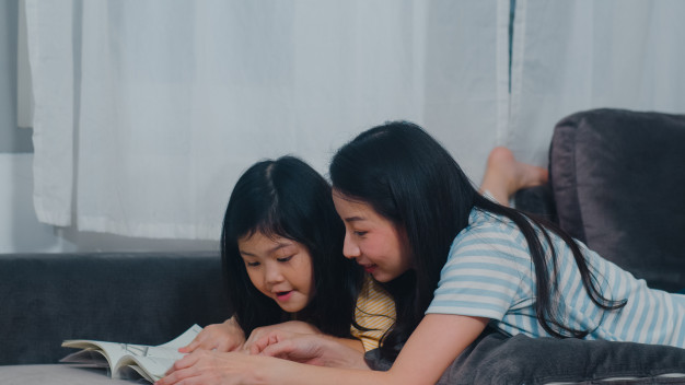 Pandang Muka Masa Anak Bercerita, Bergurau Sendalah Masa Anak Masih Kecil, Ini Nasihat Pakar! 7 Pandang Muka Masa Anak Bercerita, Bergurau Sendalah Masa Anak Masih Kecil, Ini Nasihat Pakar!