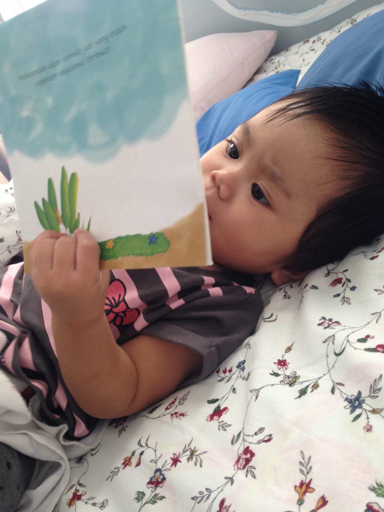 Tak Perlu Tunggu Umur Anak Setahun, 3 Bulan Ke Bawah Dah Boleh Mulakan Read Aloud, Kesannya Hebat! 7 Tak Perlu Tunggu Umur Anak Setahun, 3 Bulan Ke Bawah Dah Boleh Mulakan Read Aloud, Kesannya Hebat!