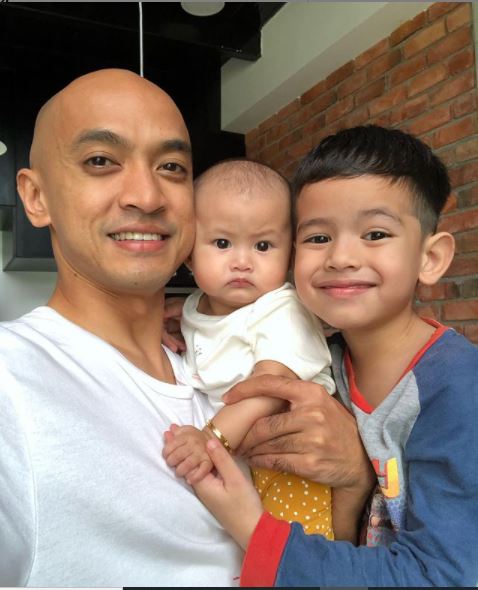 "Sedihnya, Menangis Tak Berhenti" Warganet Sebak Tengok Arrian, Tomok Hantar Pembantu Rumah Balik Kampung! 16 “Sedihnya, Menangis Tak Berhenti” Warganet Sebak Tengok Arrian, Tomok Hantar Pembantu Rumah Balik Kampung!
