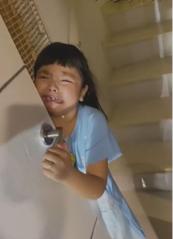 “A Night To Remember”, Menangis Tanpa Henti, Video Throwback Lara Berpisah Dengan Mummy & Daddy Buat Wargamaya Hiba!