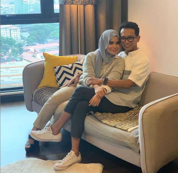 "Untunglah Jimat Sambut Sekali" Anak Kongsi Tarikh Lahir Sama, Ajak & Isteri Buat Wargamaya Kagum! 13 “Untunglah Jimat Sambut Sekali” Anak Kongsi Tarikh Lahir Sama, Ajak & Isteri Buat Wargamaya Kagum!