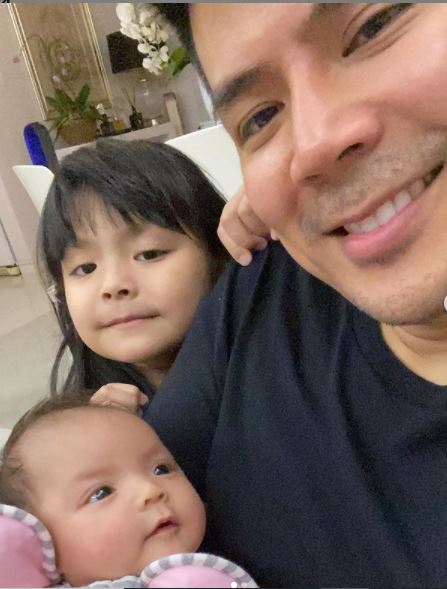 "Dia Tak Ada Satu Hari Rasa Sunyi" Scha Kembali Bekerja, Wargamaya Kagum Awal Jaga Anak & Masak! 8 “Dia Tak Ada Satu Hari Rasa Sunyi” Scha Kembali Bekerja, Wargamaya Kagum Awal Jaga Anak & Masak!