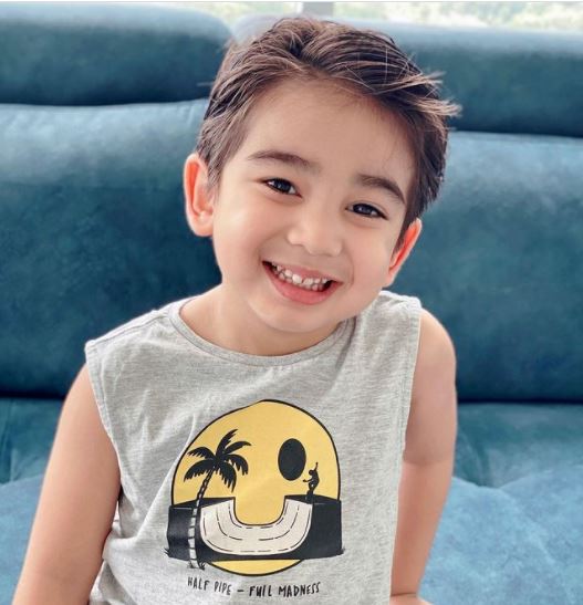 "Sedih Tak Boleh Tolong Mommy" Gelagat Anak Amyra Rosli Menangis Teresak-Esak Bantu Mommy Buat Warganet Hiba! 18 “Sedih Tak Boleh Tolong Mommy” Gelagat Anak Amyra Rosli Menangis Teresak-Esak Bantu Mommy Buat Warganet Hiba!