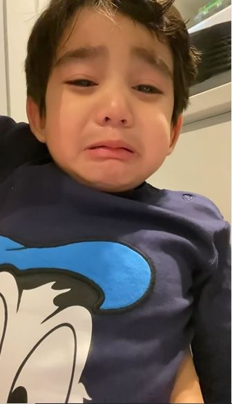 "Sedih Tak Boleh Tolong Mommy" Gelagat Anak Amyra Rosli Menangis Teresak-Esak Bantu Mommy Buat Warganet Hiba! 15 “Sedih Tak Boleh Tolong Mommy” Gelagat Anak Amyra Rosli Menangis Teresak-Esak Bantu Mommy Buat Warganet Hiba!