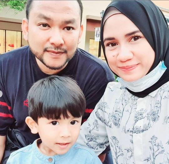 "Habis Basah Lencun" Ajar Anak 3 Tahun Ambil Wuduk, Comelnya Gelagat Anak Mila Jirin! 8 “Habis Basah Lencun” Ajar Anak 3 Tahun Ambil Wuduk, Comelnya Gelagat Anak Mila Jirin!
