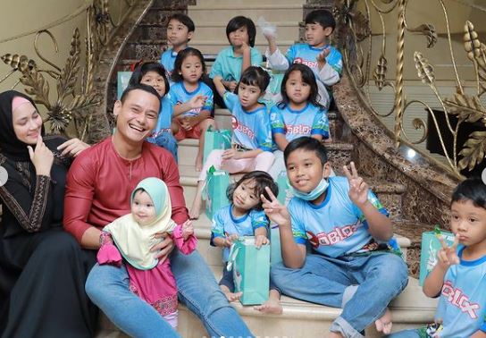 "Hari-Hari Nak Ibu Urut Dia" Sambut Hari Lahir Ke-8, Comelnya Gelagat Anak Sulung Fasha Sandha! 9 “Hari-Hari Nak Ibu Urut Dia” Sambut Hari Lahir Ke-8, Comelnya Gelagat Anak Sulung Fasha Sandha!
