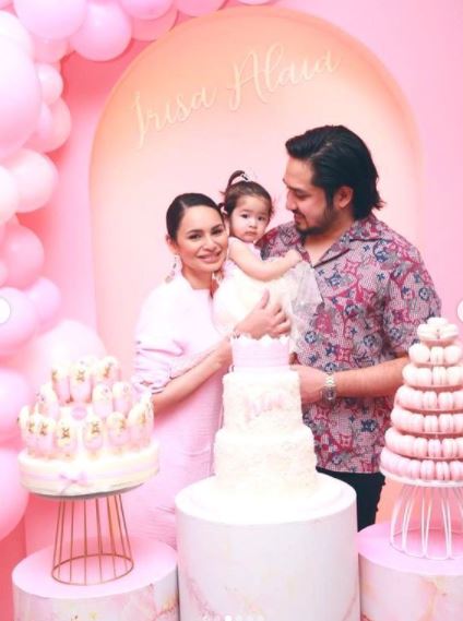 “Definisi Lahir Je Terus Cantik” Sambut Hari Lahir Pertama, Izara Aishah Imbas Detik Manis Kelahiran Puteri Sulung!