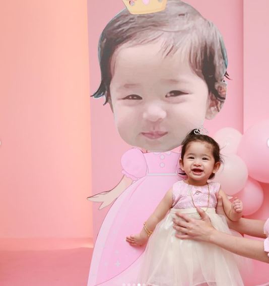 “Definisi Lahir Je Terus Cantik” Sambut Hari Lahir Pertama, Izara Aishah Imbas Detik Manis Kelahiran Puteri Sulung!