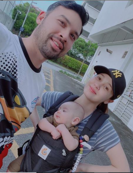 "Dia Dengar Je Baba Dia Baca" Dodoikan Anak Dengan Ayat Al-Quran, Warganet Puji Suami Emma Maembong! 8 “Dia Dengar Je Baba Dia Baca” Dodoikan Anak Dengan Ayat Al-Quran, Warganet Puji Suami Emma Maembong!