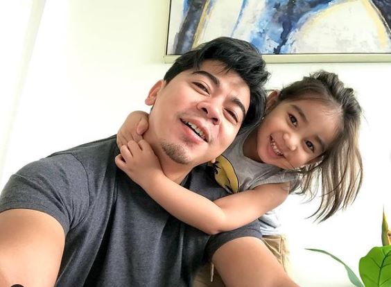 “Abang Buat Apa Ni Sayang” Gambar Comel Anak Amar Bahrin Buat Warganet Terhibur!