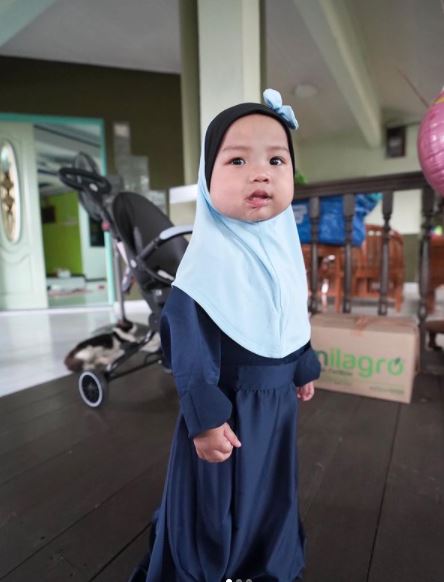"Suka Mengalah Dengan Adik" Makin Aktif & Ceria, Ainul Mardhiah Makin Pandai Jaga Adik! 11 “Suka Mengalah Dengan Adik” Makin Aktif & Ceria, Ainul Mardhiah Makin Pandai Jaga Adik!