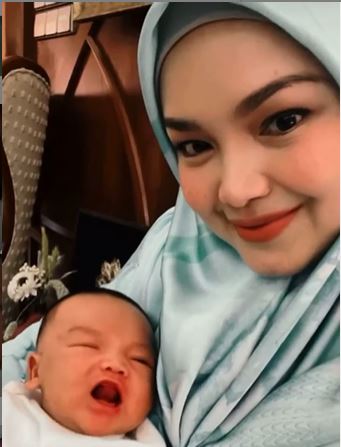 "Bambamnya Afwa" Sudah Tiga Bulan, Gambar 'Handsome' Afwa Buat Wargamaya Naik Geram! 8 “Bambamnya Afwa” Sudah Tiga Bulan, Gambar ‘Handsome’ Afwa Buat Wargamaya Naik Geram!