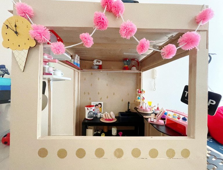 Nak Pergi Taman Tak Boleh, Bapa DIY Mini Kafe Cantik Untuk Anak, Kos Murah Tapi Puas Hati! 21 Nak Pergi Taman Tak Boleh, Bapa DIY Mini Kafe Cantik Untuk Anak, Kos Murah Tapi Puas Hati!