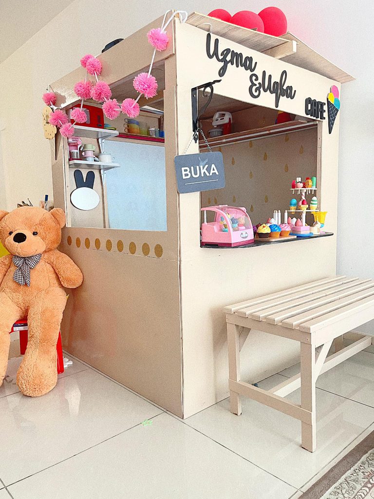 Nak Pergi Taman Tak Boleh, Bapa DIY Mini Kafe Cantik Untuk Anak, Kos Murah Tapi Puas Hati! 16 Nak Pergi Taman Tak Boleh, Bapa DIY Mini Kafe Cantik Untuk Anak, Kos Murah Tapi Puas Hati!
