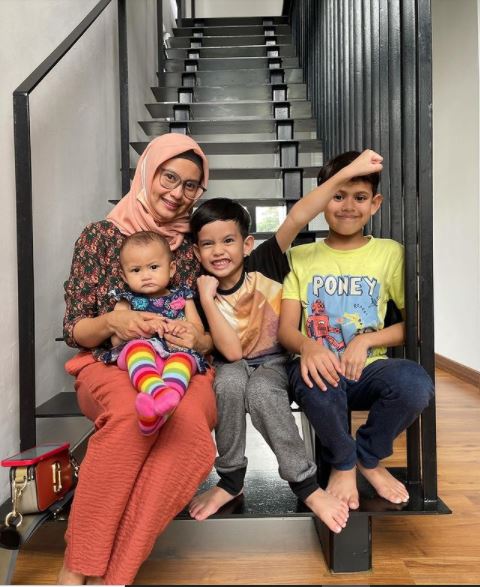 "Tak Berhenti Makan Acid Folic" Rezeki Diusia 40-an, Isteri Tomok Kongsi Cerita Dapat Khadijah! 11 “Tak Berhenti Makan Acid Folic” Rezeki Diusia 40-an, Isteri Tomok Kongsi Cerita Dapat Khadijah!