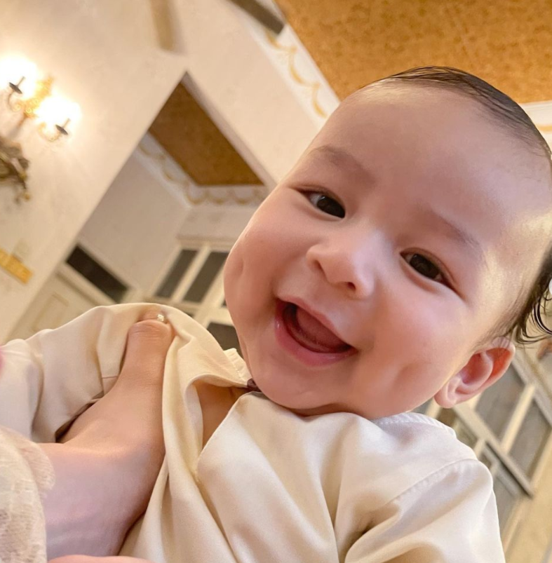 "Sejak Cucu Lahir, Sekarang Dah 8 Bulan Masih Tak Dapat Jumpa" Ayah Zahirah Macwilson Luah Rindu 14 “Sejak Cucu Lahir, Sekarang Dah 8 Bulan Masih Tak Dapat Jumpa” Ayah Zahirah Macwilson Luah Rindu