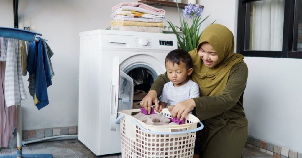 Ajar Anak Kerja Rumah Rupanya Jadi ‘Acuan’ Untuk Berjaya. Hebat!