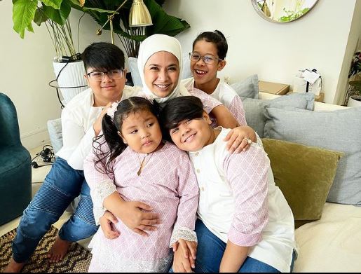 "Selagi Ada Peluang.." Didik Peluk Cium Anak Setiap Hari, Dato' Fazley Hargai Masa Dengan Anak! 12 “Selagi Ada Peluang..” Didik Peluk Cium Anak Setiap Hari, Dato’ Fazley Hargai Masa Dengan Anak!