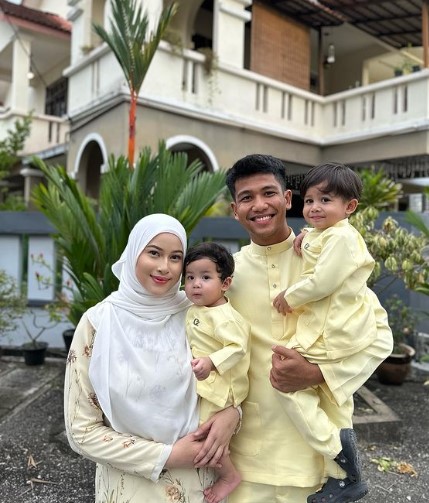 “Sekali Sekala Belanja Guna Duit Sendiri..”, Eyra Hazali Ajar Anak Bertanggungjawab Beli Toys Guna Duit Raya Sendiri