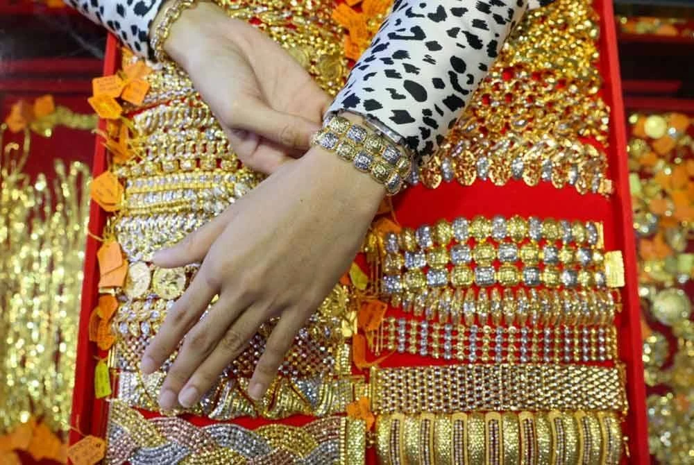 Duit Raya Guna Beli Emas, Gadis Minat Emas Sejak Sekolah Menengah