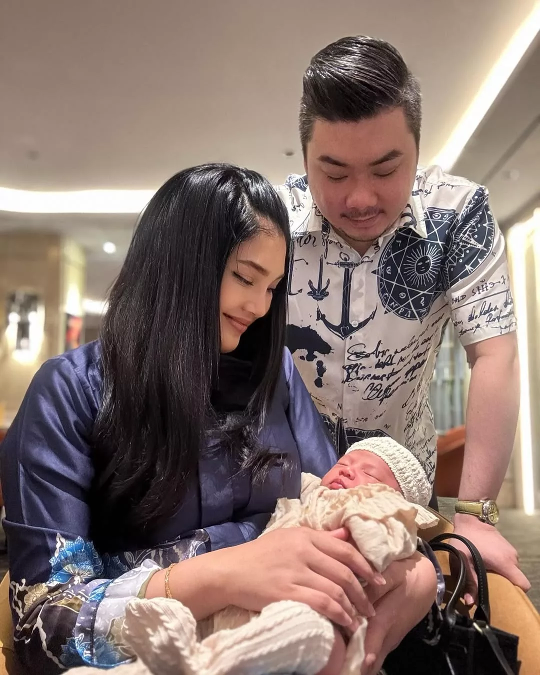 "Saya Harap Mulan Tak Benci Saya." Datin Atikah Sebak Bayangkan Masa Depan Anak Tersayang 16 “Saya Harap Mulan Tak Benci Saya.” Datin Atikah Sebak Bayangkan Masa Depan Anak Tersayang