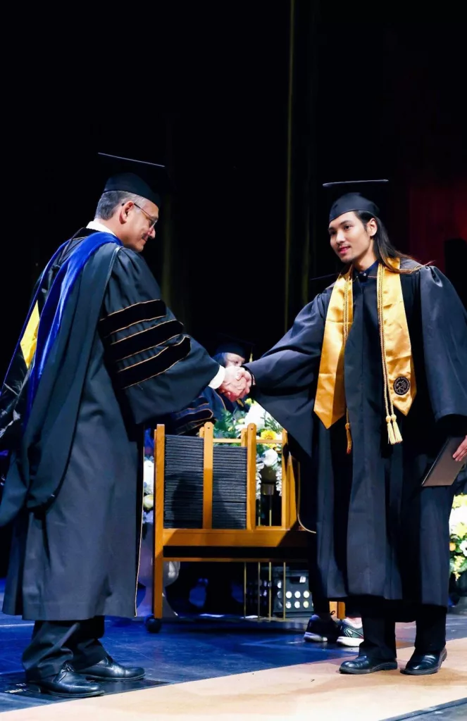 Keputusan SPM Hanya 2A, Kini Pelajar Terbaik Di Universiti Luar Negara