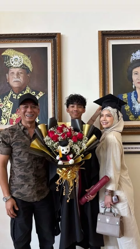Anak Sulung Tamat Pengajian Di Kolej Tuanku Ja’afar, Nora Danish Dan Bekas Suami Hadir Majlis Graduasi