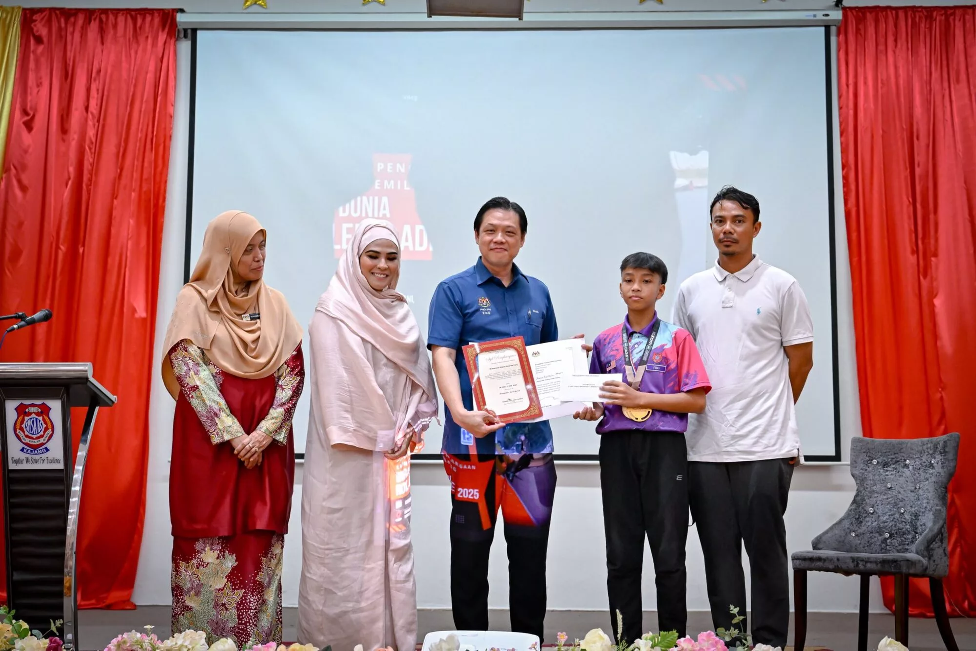 Anak Malaysia Gegar Dunia! Firas Juara Dunia “Roller Freestyle Park Junior”, PM Arah KBS Bantu Asah Potensi