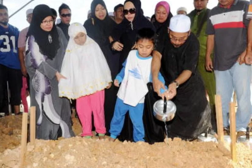 Cik B Kongsi Kisah Pilu Kehilangan Dua Abang Dalam Kebakaran
