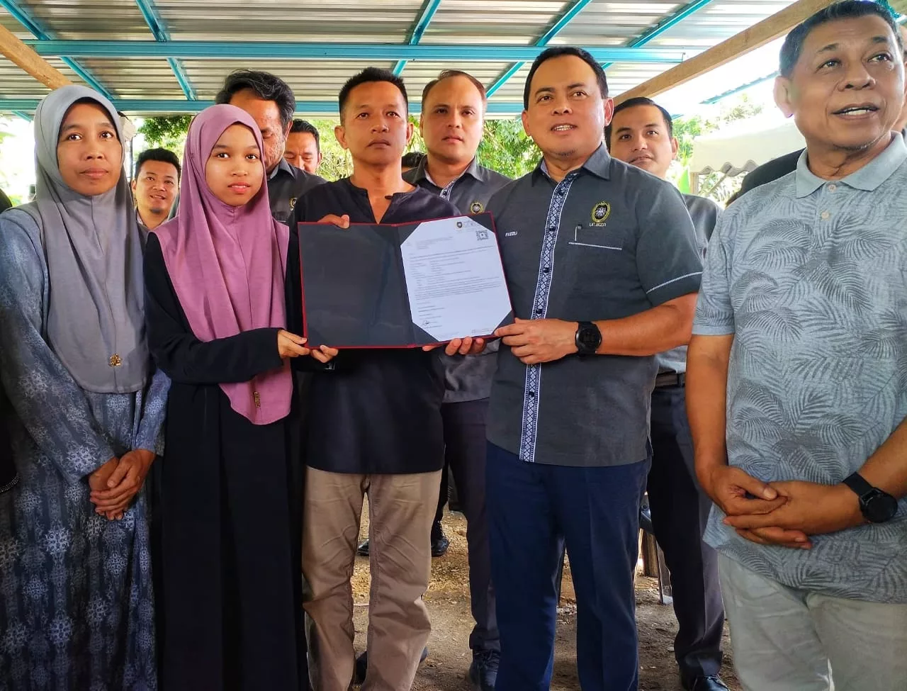 “Saya Akan Jadi Ustazah…” – Adik Teruskan Impian Arwah Sufea Adela Selepas Tragedi Bas UPSI