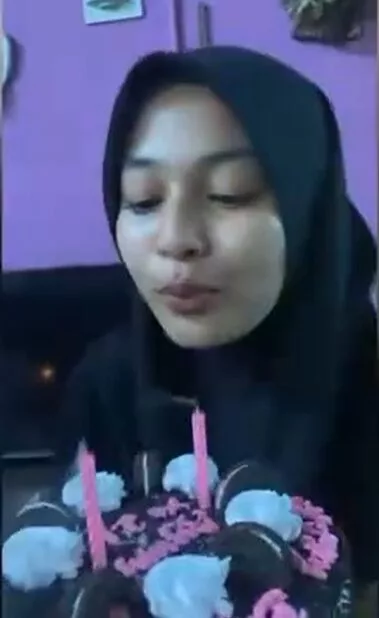 “Happy Birthday Sayang…” – Barangan Ayuni Diserahkan, Belon Masih Teguh Berdiri