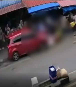 Rempuhan Mengejut di Pasar Kea Farm! Tiga Kanak-Kanak Cedera, Pemandu Diserang Sawan!