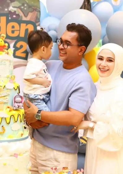 “Saya Tak Bagi Cikgu Buat” Madammu Bawa ‘Babysitter’ Uruskan Kayden Di Sekolah!