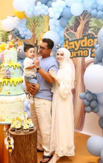 “Saya Tak Bagi Cikgu Buat” Madammu Bawa ‘Babysitter’ Uruskan Kayden Di Sekolah!