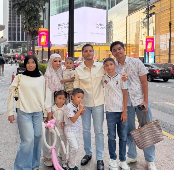“Setiap Hari Mesti Solat Berjemaah Dengan Anak”, Datuk Aliff Syukri Dipuji Ramai!