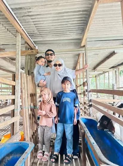 “Baba Try, Nyummy” Sportingnya Saharul Ridzwan Layan Anak Main Pukul Satu Pagi, Good Daddy!