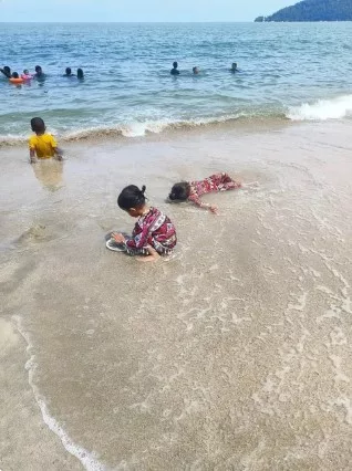 Nak Ikut ‘Kakak’, Ibu Kongsi Kisah Seram, Anak Main Pasir Tiba-Tiba Berlari Hujung Pantai!