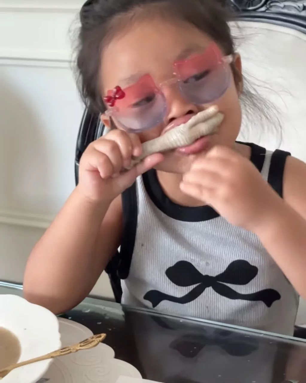 Gelagat Rina  Makan Sup Kaki Ayam Tanpa Geli! Famili Durian Kimchi Sekali Lagi Raih Tumpuan!