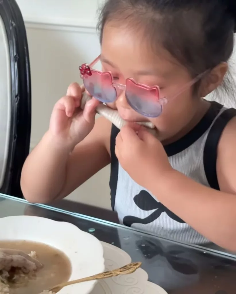 Gelagat Rina  Makan Sup Kaki Ayam Tanpa Geli! Famili Durian Kimchi Sekali Lagi Raih Tumpuan!